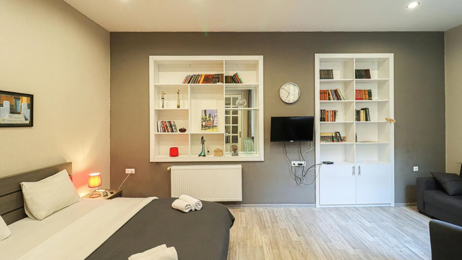 Central Tbilisi Apt Near Rustaveli Ave - By Wehost Gruzja