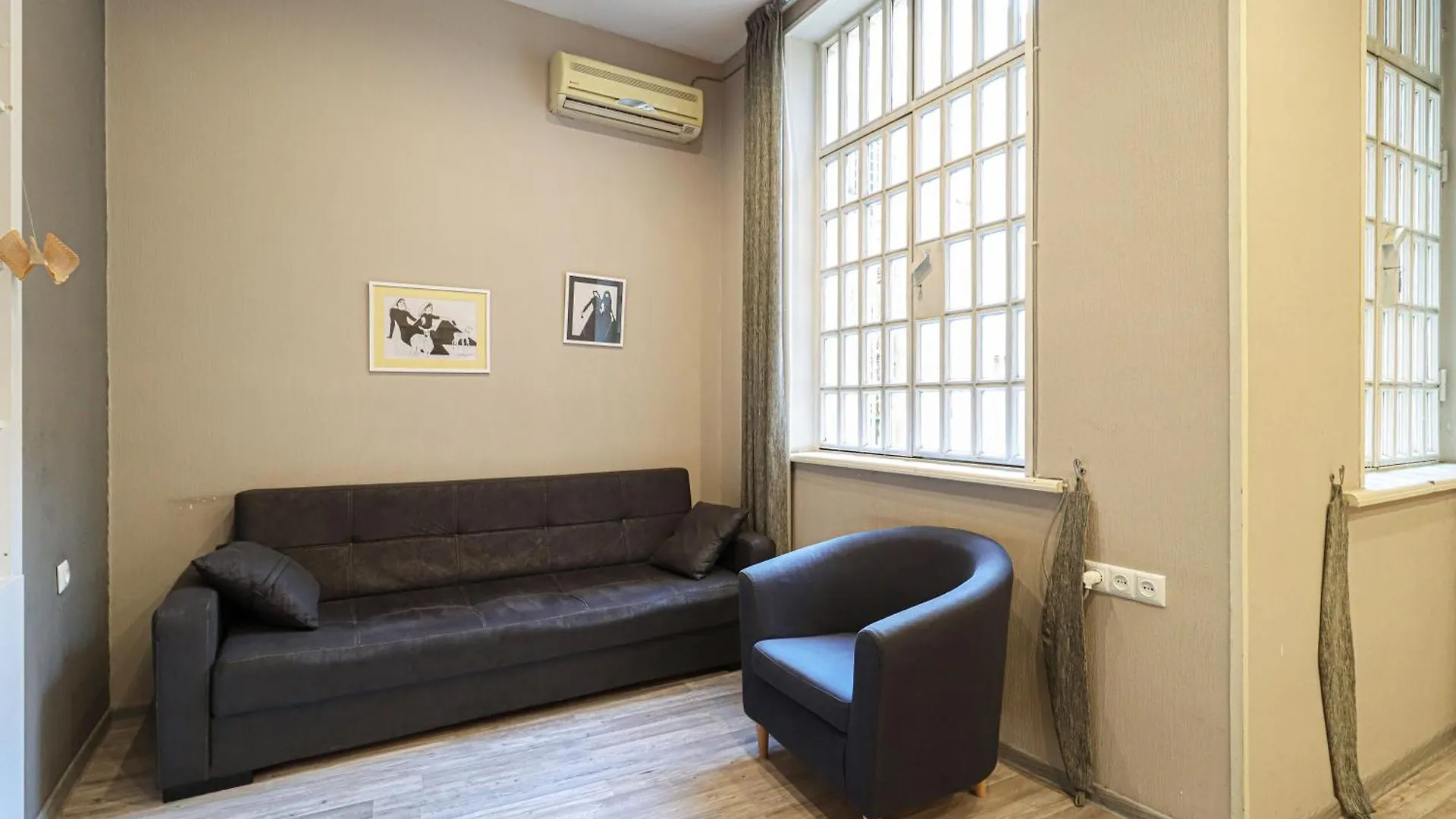 Central Tbilisi Apt Near Rustaveli Ave - By Wehost Apartament