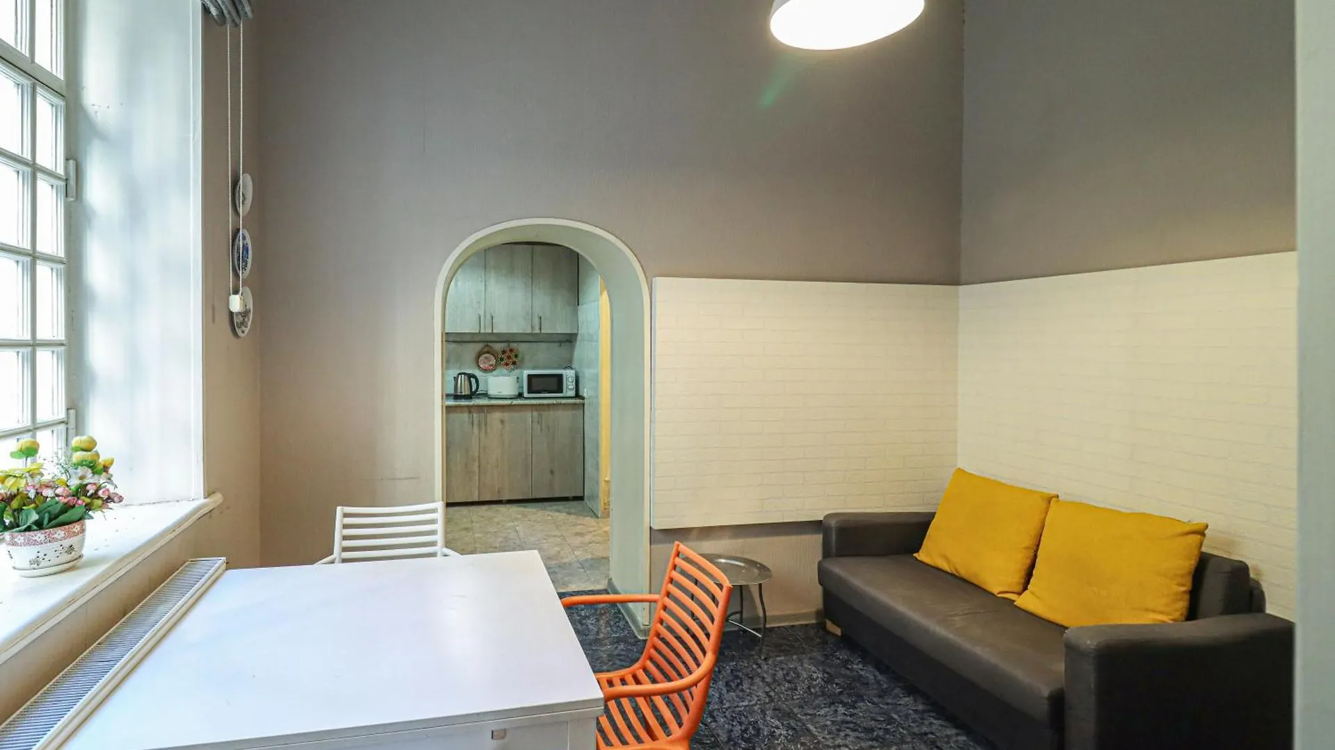 Central Tbilisi Apt Near Rustaveli Ave - By Wehost