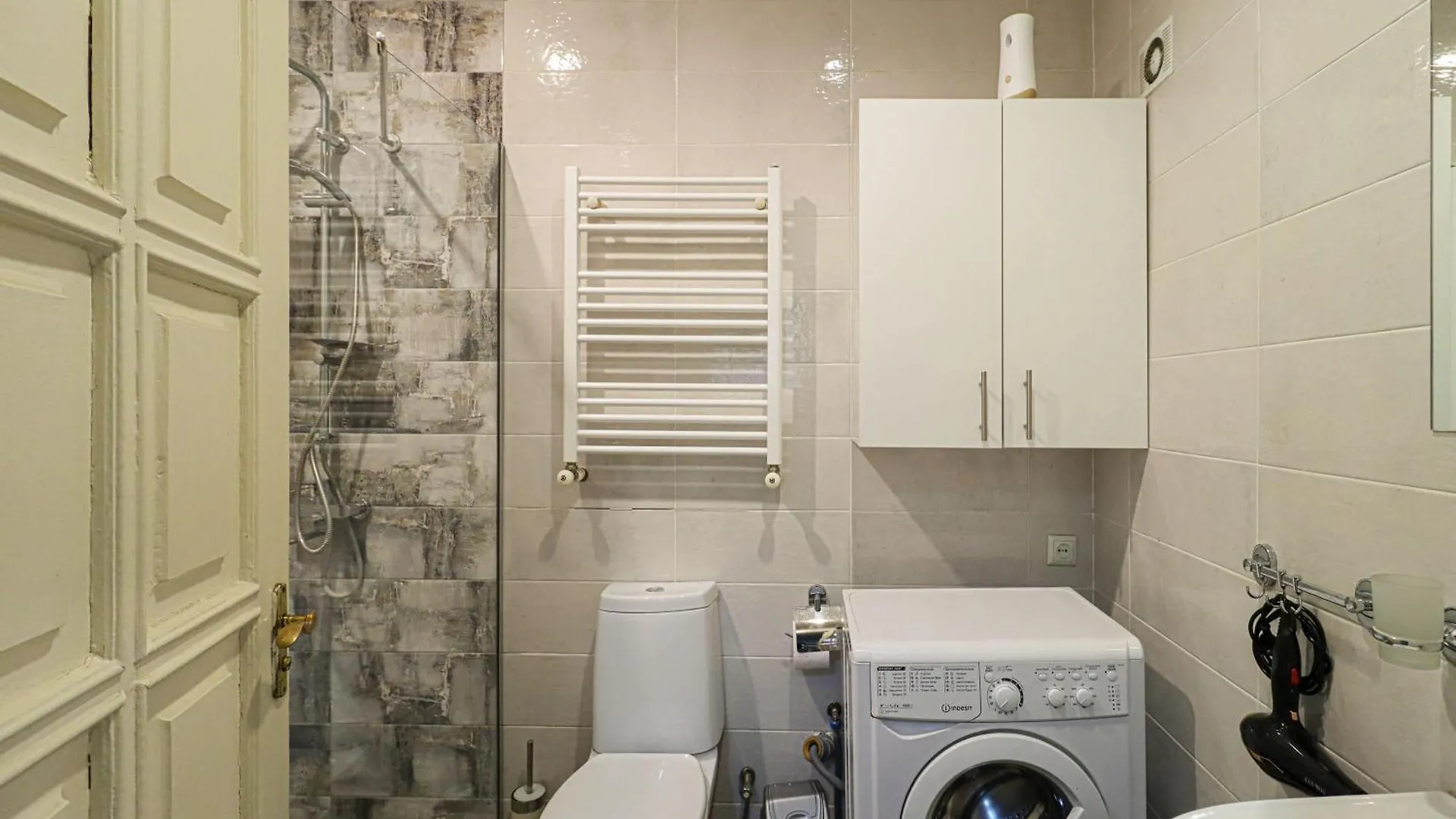 Central Tbilisi Apt Near Rustaveli Ave - By Wehost 0*,