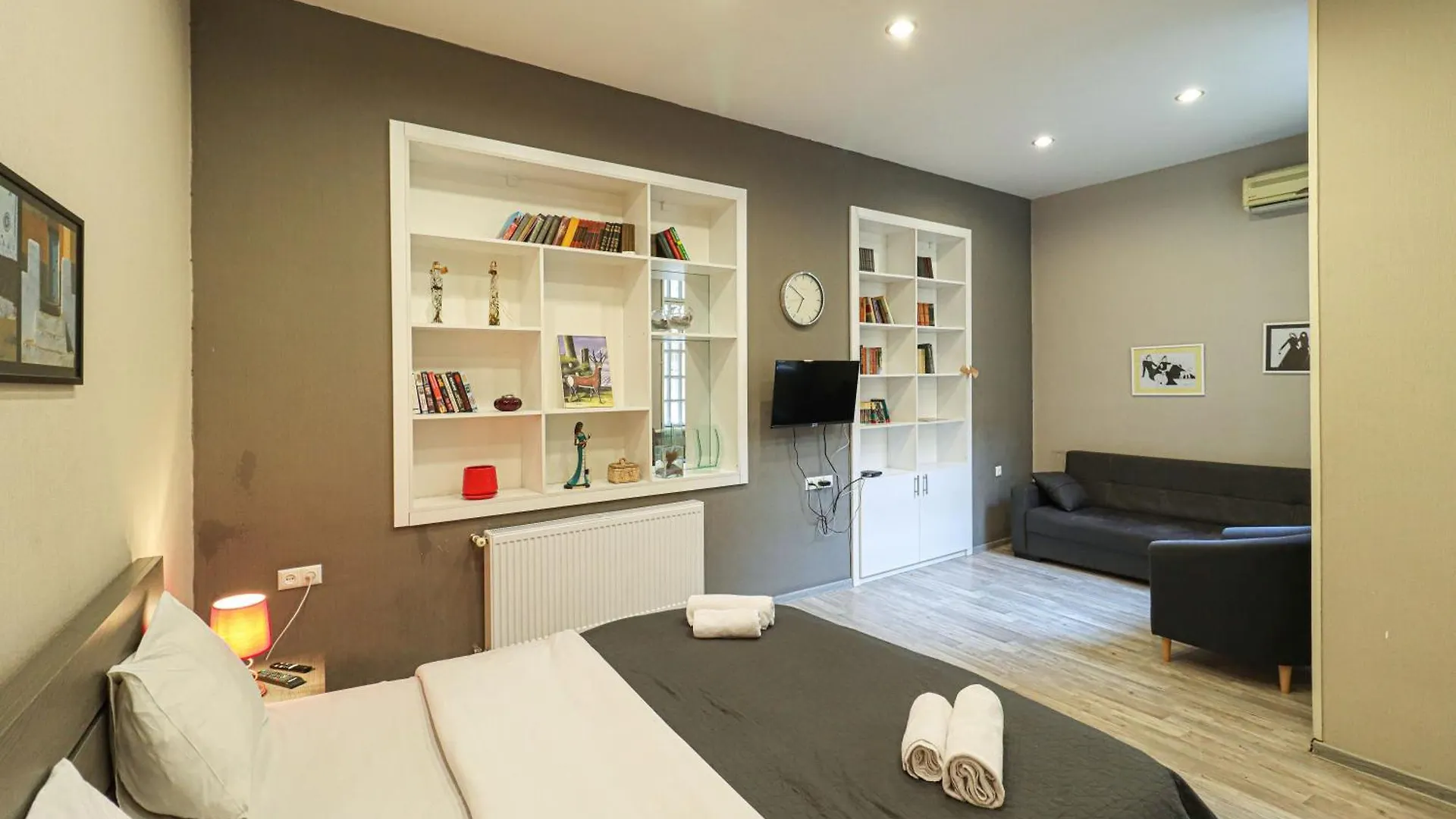 Central Tbilisi Apt Near Rustaveli Ave - By Wehost Apartament