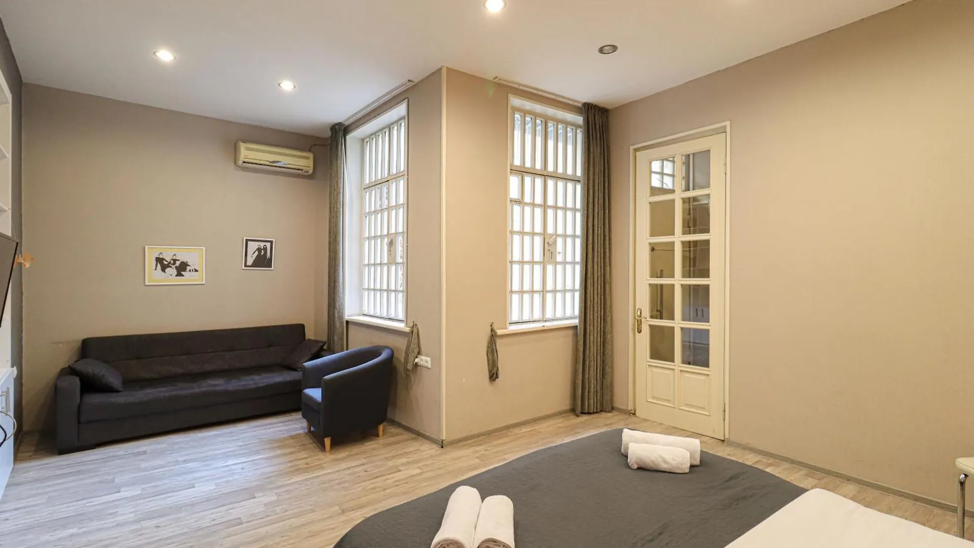 Central Tbilisi Apt Near Rustaveli Ave - By Wehost Gruzja