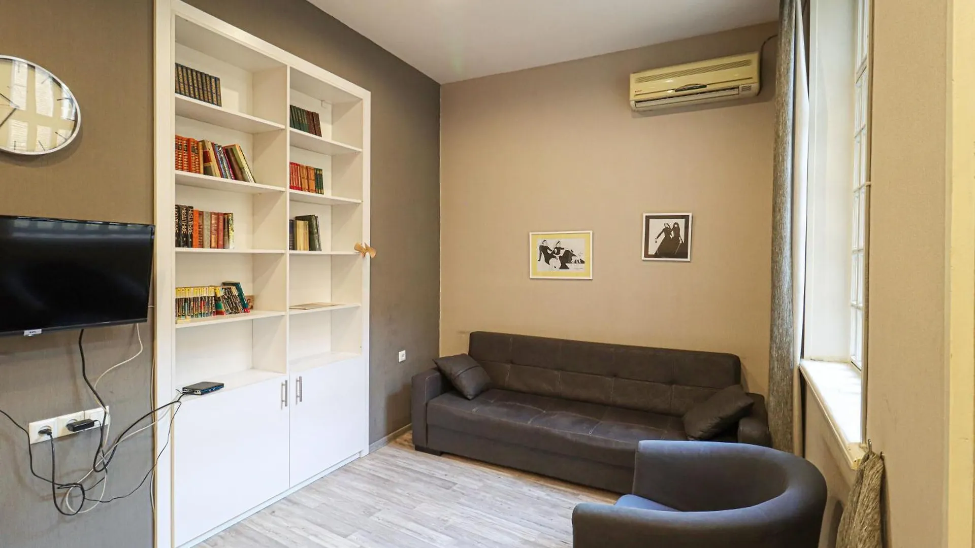 Central Tbilisi Apt Near Rustaveli Ave - By Wehost 0*,  Gruzja