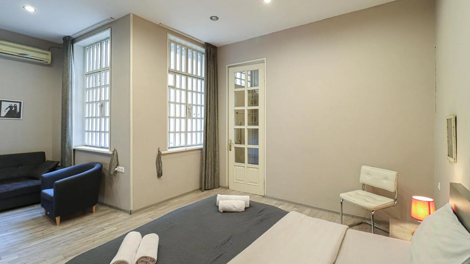 Central Tbilisi Apt Near Rustaveli Ave - By Wehost